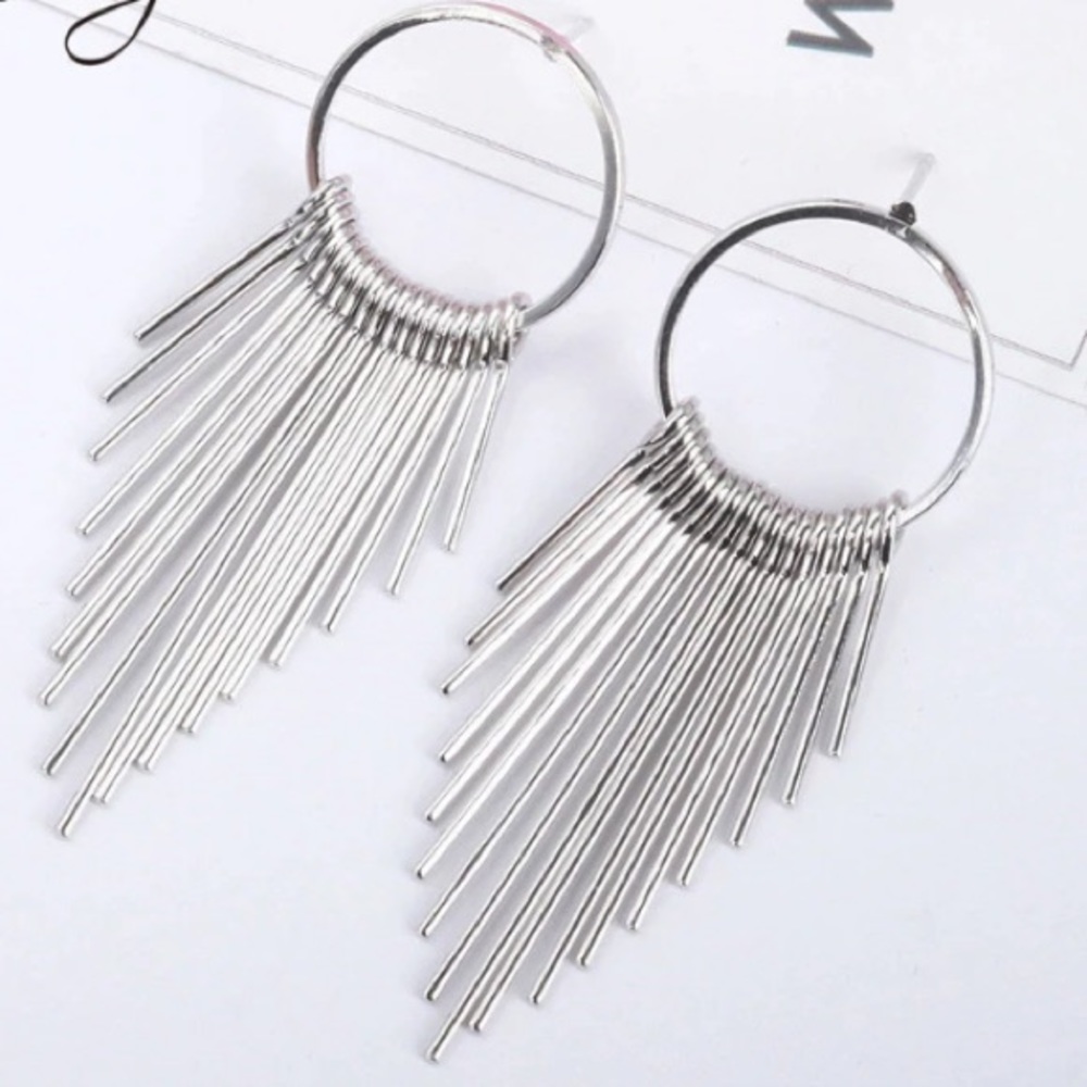NEW!💙💎MODERN! SILVERY! 💍 RAYS!TASSEL HOOPS!💎💙 - Picture 2 of 8